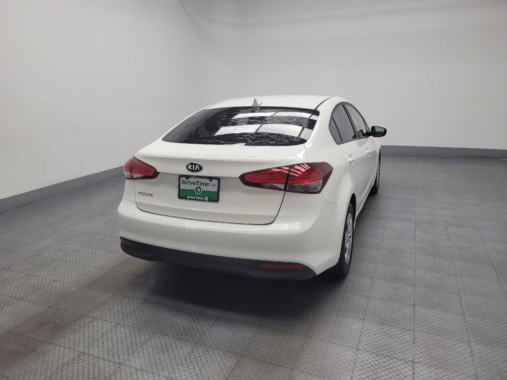 Used 2017 Kia Forte LX FWD image 7