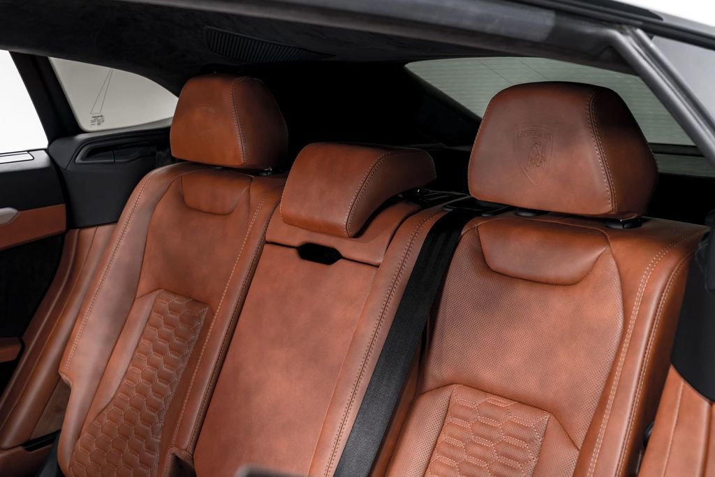Used 2022 Lamborghini Urus image 31