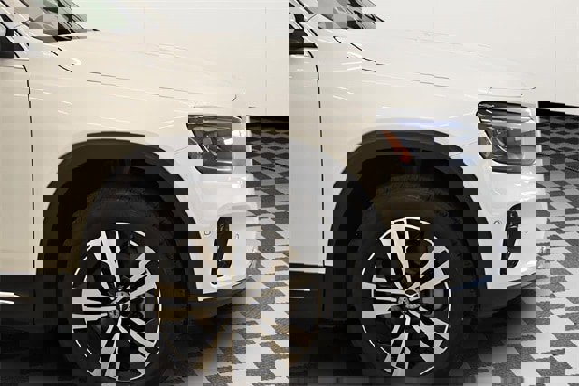 New 2025 Mercedes-Benz GLB 250 4MATIC image 13