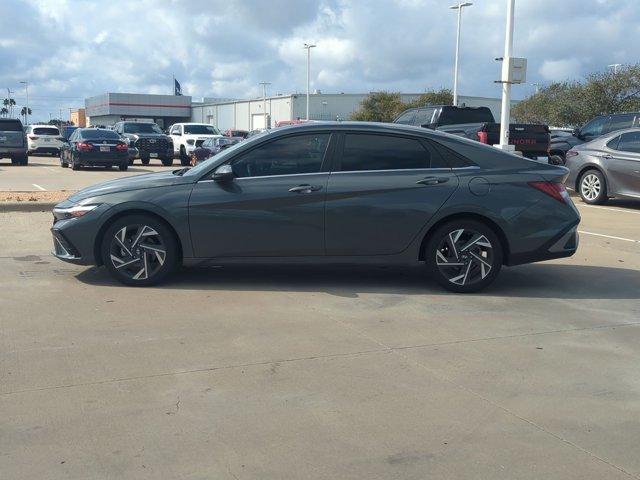 Used 2025 Hyundai Elantra SEL image 8