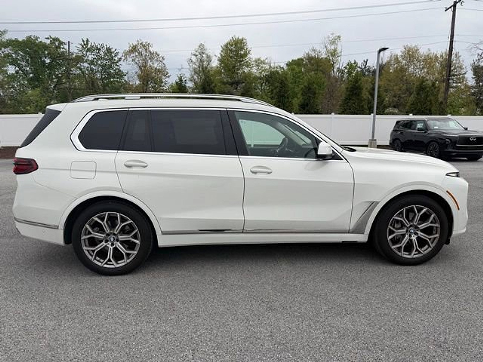 Used 2024 BMW X7 xDrive40i w/ Premium Package AWD/4WD image 8