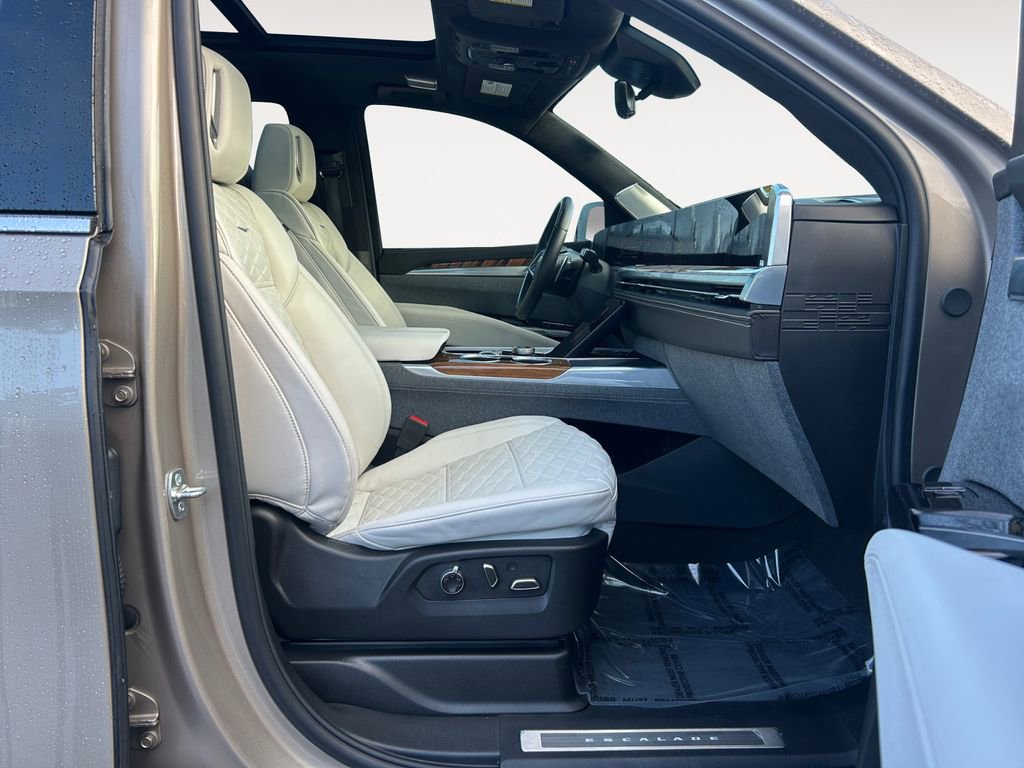 Used 2025 Cadillac Escalade ESV Premium Luxury Platinum image 10