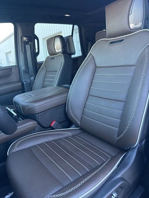 Used 2025 GMC Yukon Denali Ultimate w/ LPO, Floor Liner Package image 40
