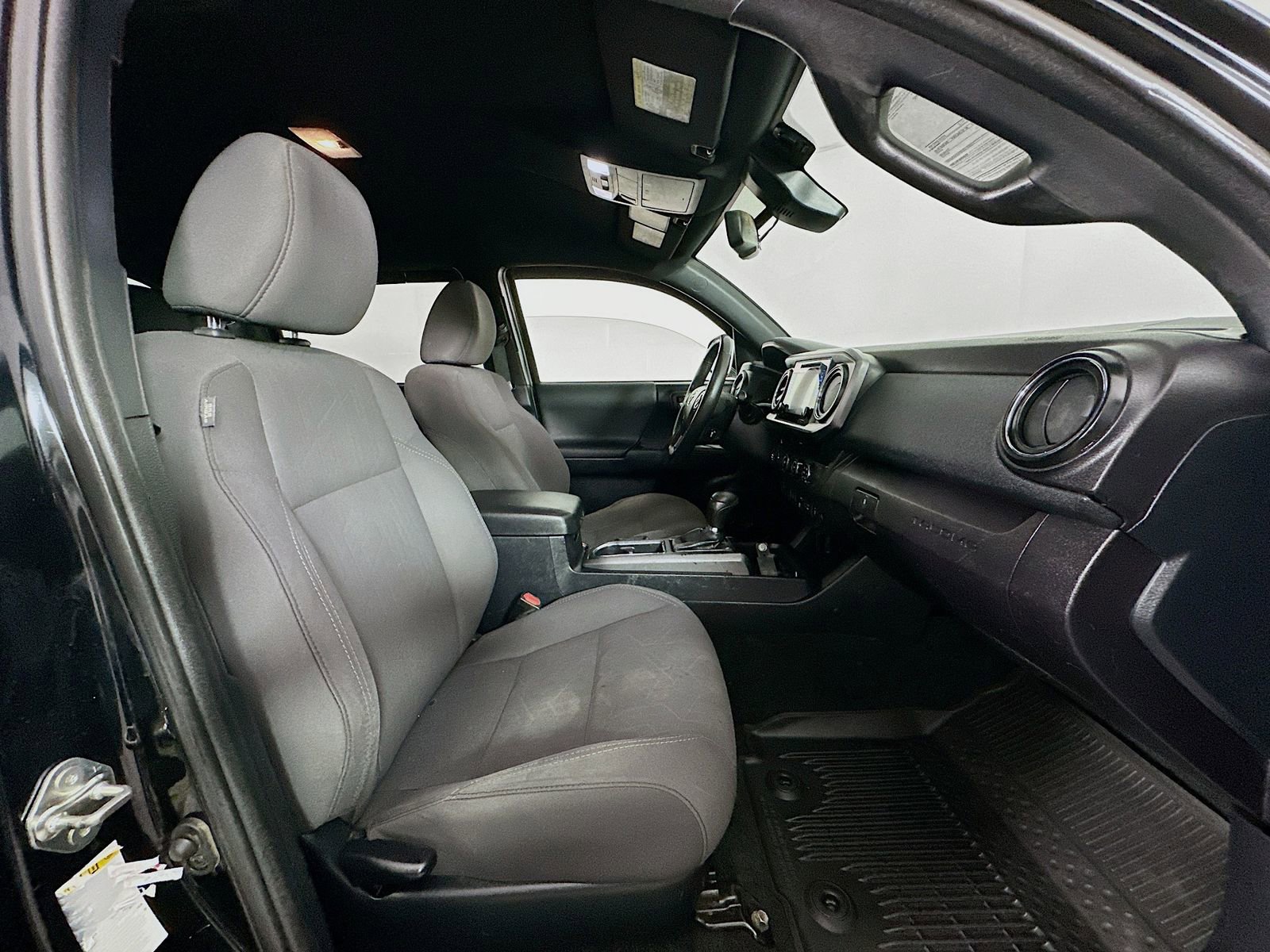 Used 2018 Toyota Tacoma TRD Sport AWD/4WD image 26