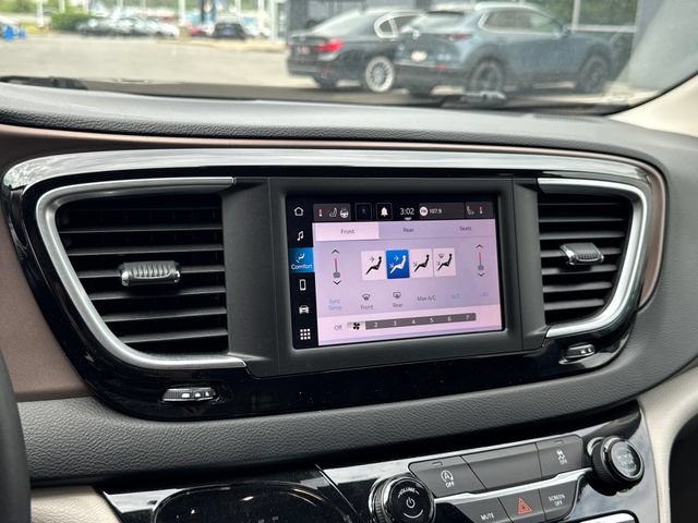 Used 2023 Chrysler Voyager LX FWD image 24