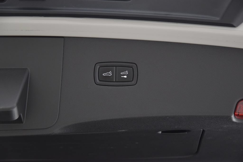 Used 2024 Porsche Cayenne Coupe AWD/4WD image 31