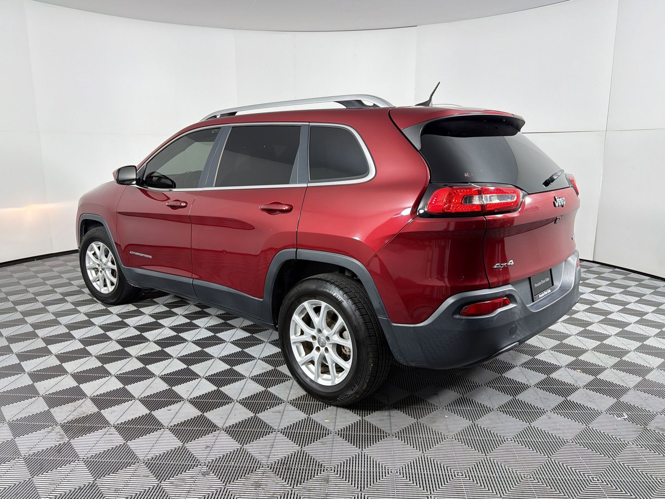 Used 2016 Jeep Cherokee Latitude w/ Comfort/Convenience Group AWD/4WD image 3
