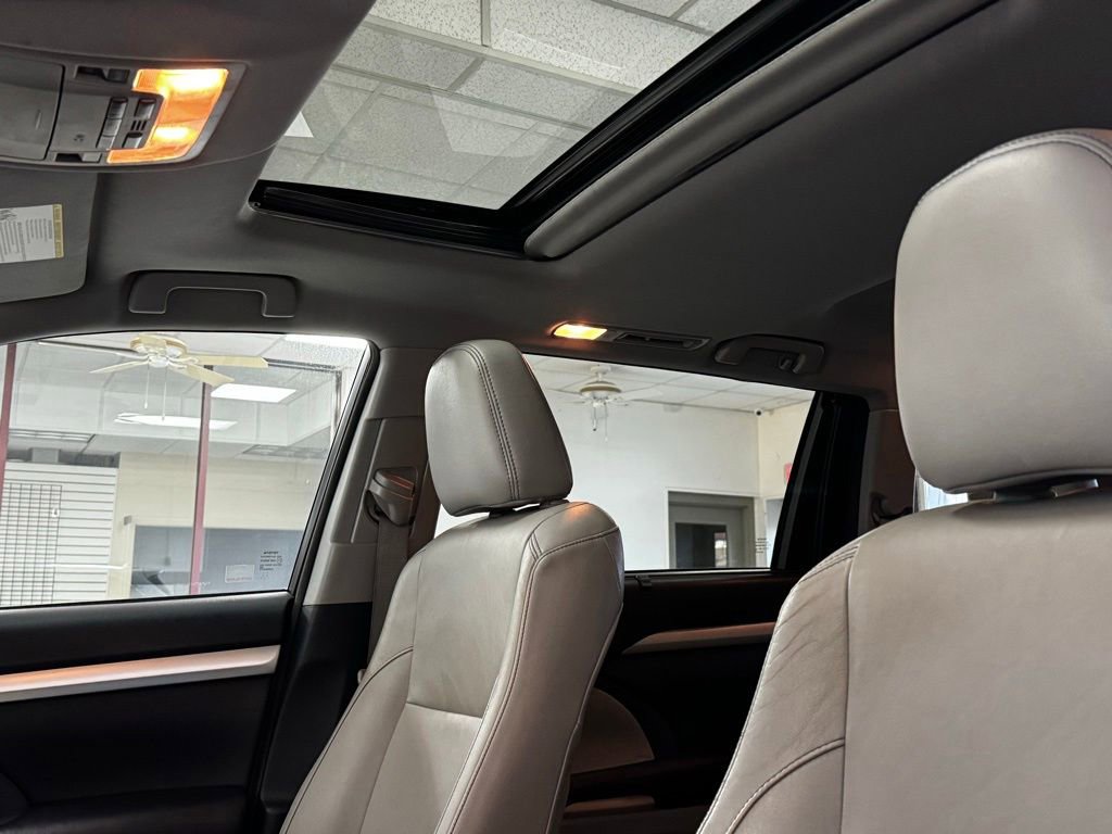 Used 2016 Toyota Highlander XLE FWD image 22