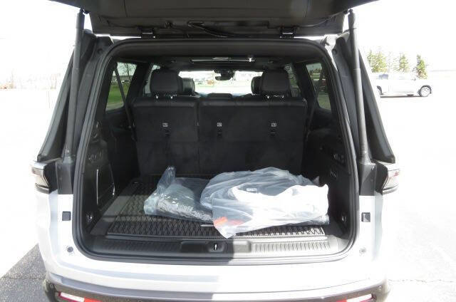 New 2026 Jeep Grand Wagoneer L 4WD image 10