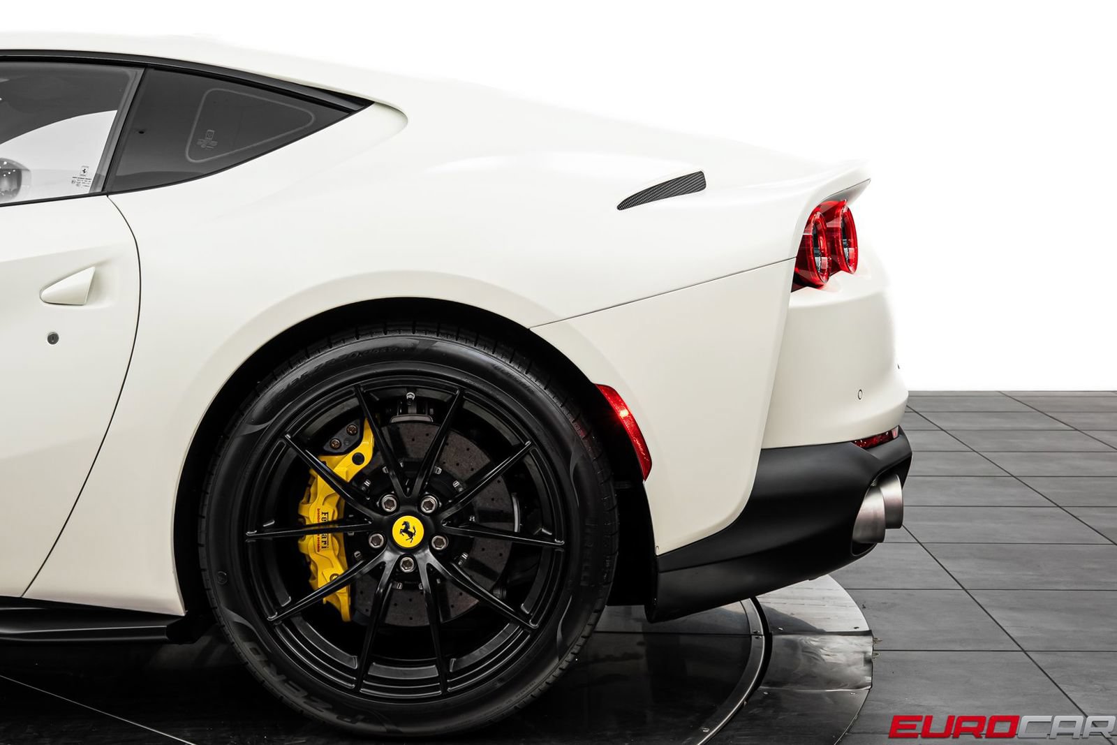 Used 2020 Ferrari 812 Superfast RWD image 16