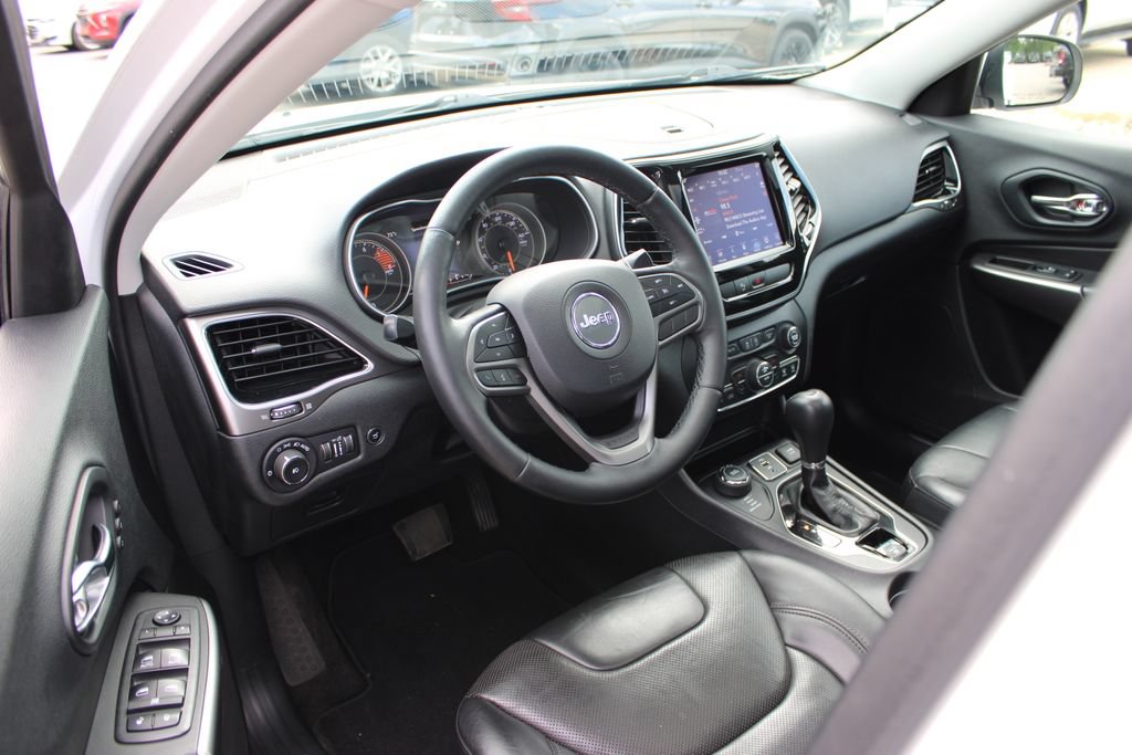 Used 2019 Jeep Cherokee Limited w/ Luxury Group AWD/4WD image 14