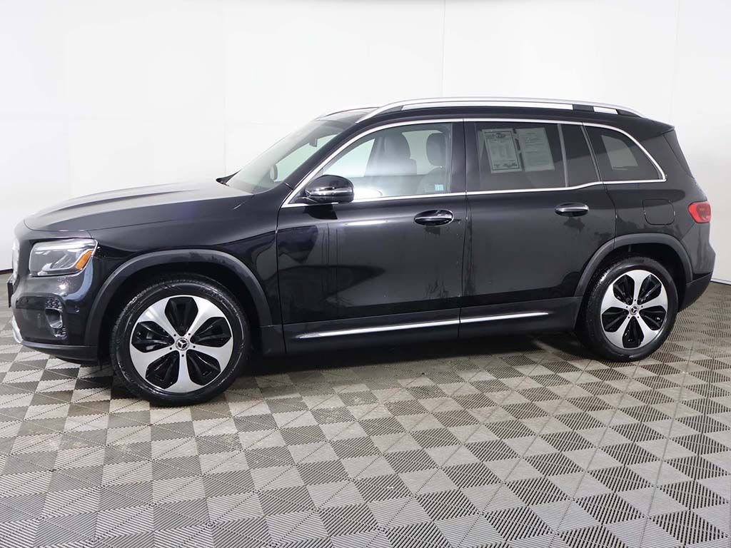 Used 2025 Mercedes-Benz GLB 250 4MATIC image 17