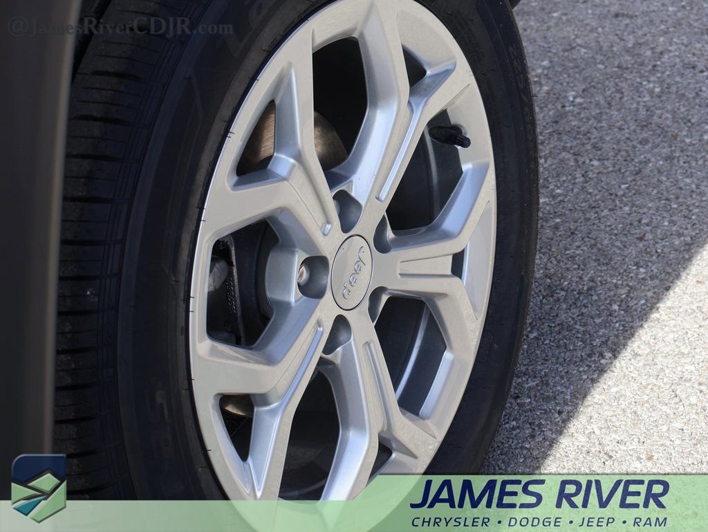 Used 2024 Jeep Compass Sport image 37