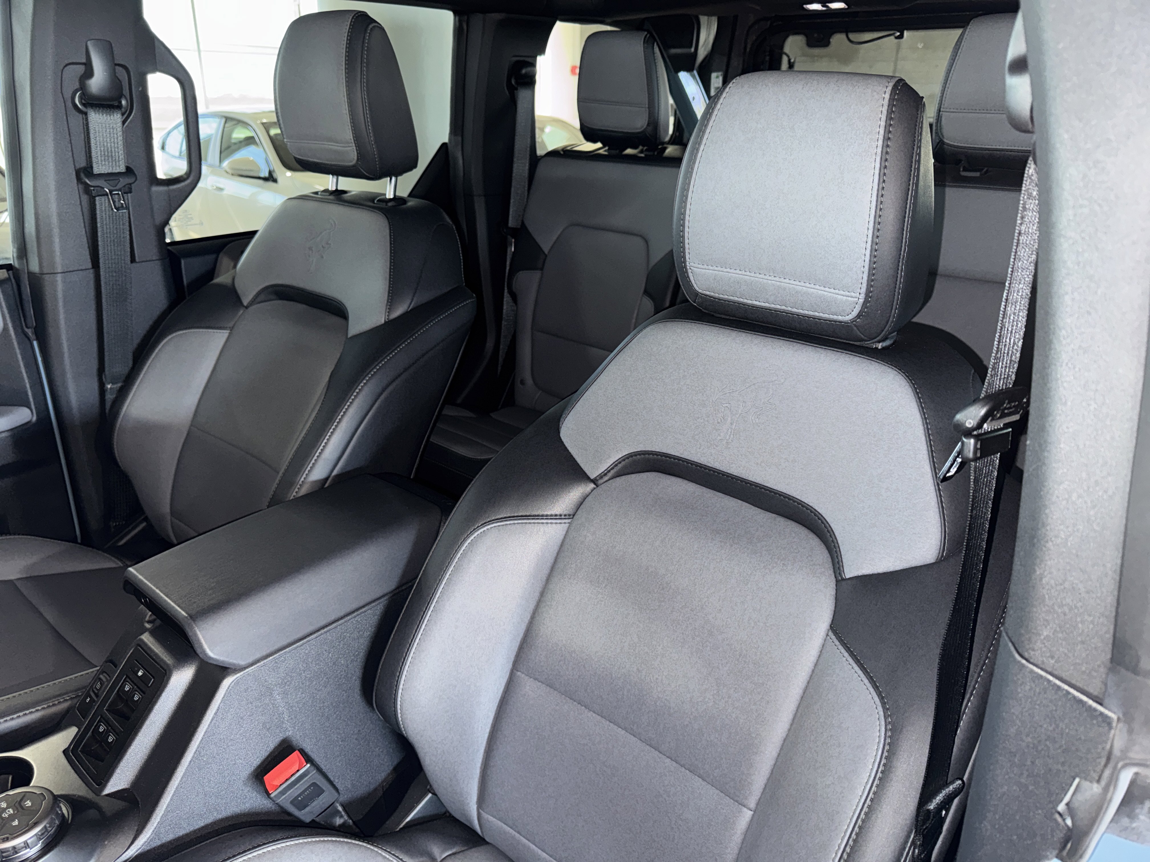 Used 2022 Ford Bronco Everglades image 32