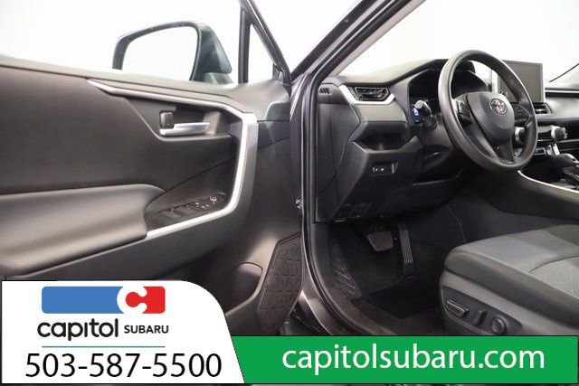 Used 2025 Toyota RAV4 XLE AWD/4WD image 9