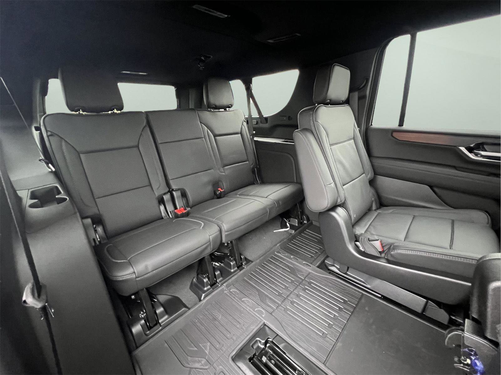 New 2026 GMC Yukon XL Denali w/ Sun & Power Step Package image 13