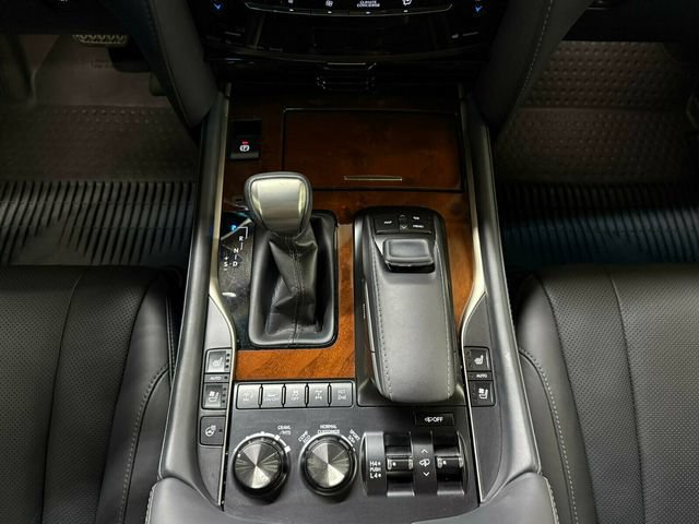 Used 2021 Lexus LX 570 4WD w/ Luxury Package image 14