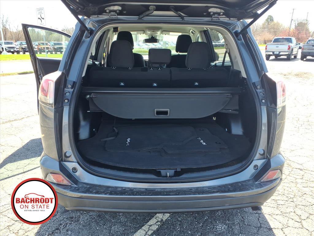 Used 2018 Toyota RAV4 LE AWD/4WD image 29
