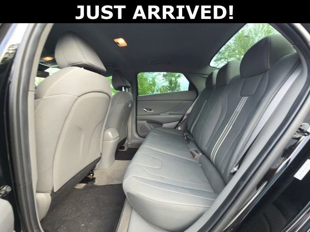 Used 2023 Hyundai Elantra SEL w/ Convenience Package FWD image 7