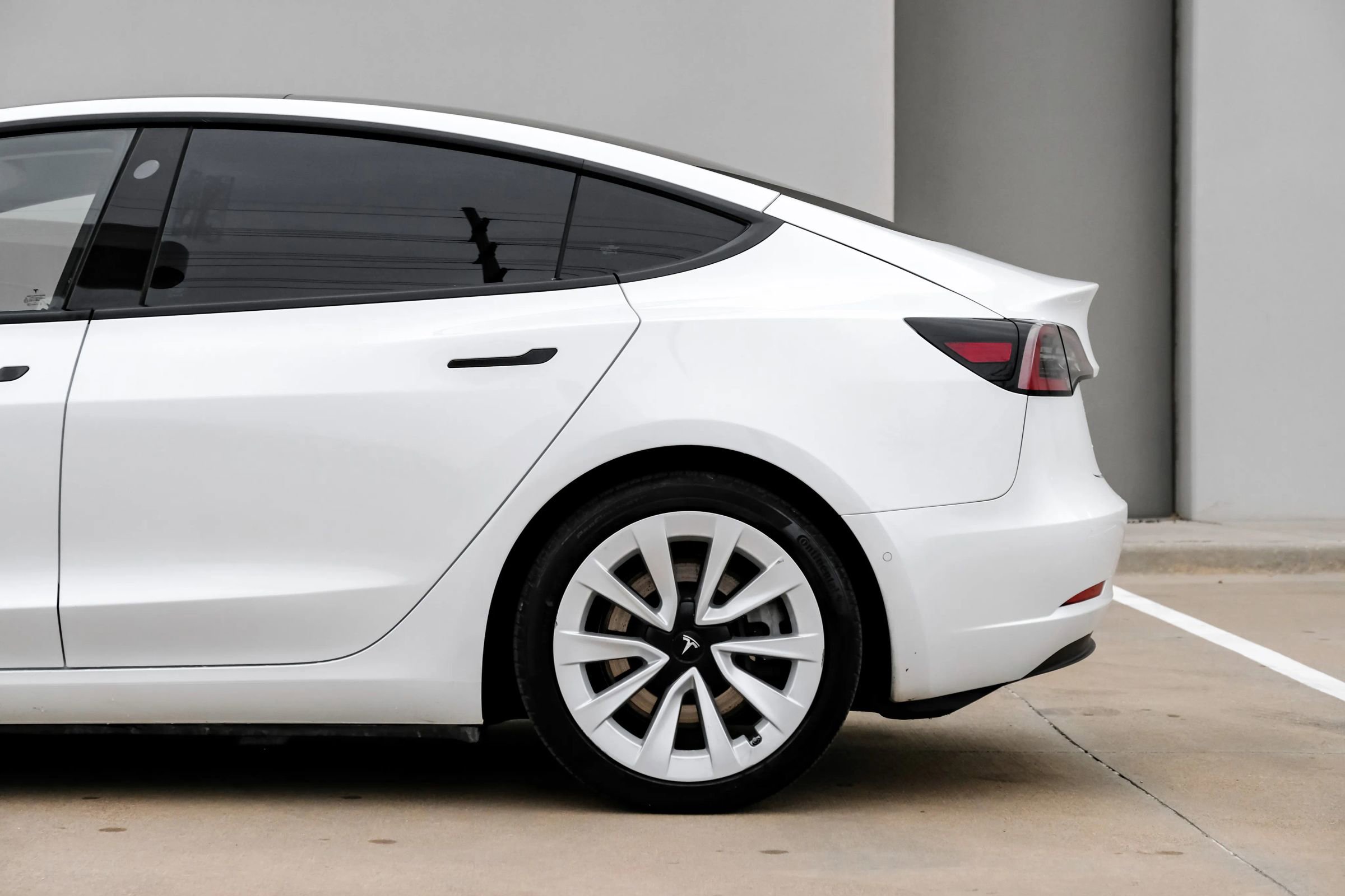 Used 2021 Tesla Model 3 Standard Range Plus RWD image 10