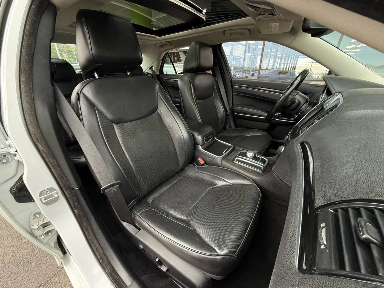 Used 2020 Chrysler 300 Limited image 22