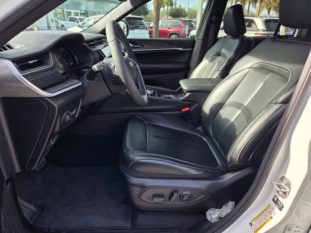 Used 2024 Jeep Grand Cherokee Limited w/ Black Appearance Package image 4