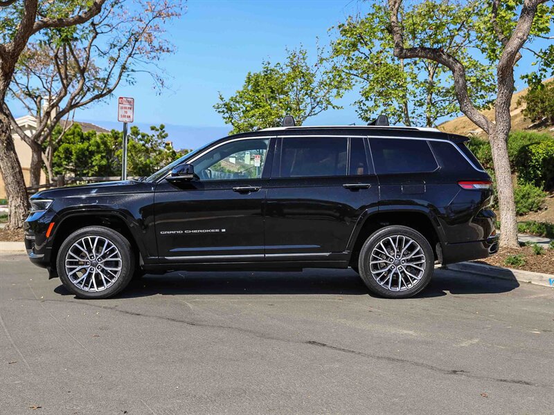 Used 2021 Jeep Grand Cherokee L Summit image 2