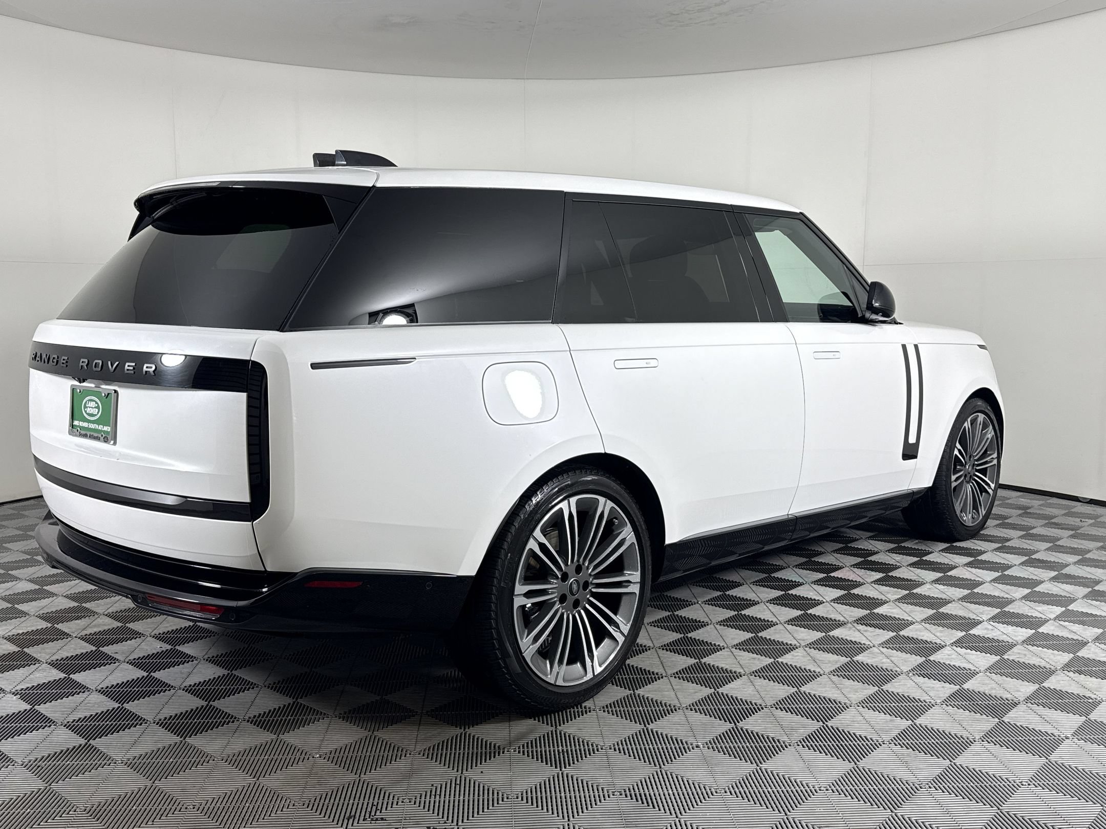 Used 2024 Land Rover Range Rover Long Wheelbase SE AWD/4WD image 10