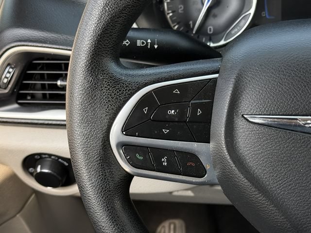 Used 2020 Chrysler Voyager Lxi FWD image 13