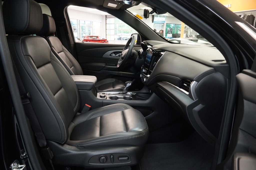 Used 2023 Chevrolet Traverse LT w/ LT Premium Package AWD/4WD image 40