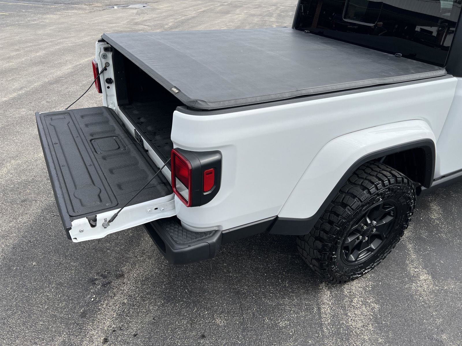 Used 2021 Jeep Gladiator Willys image 41