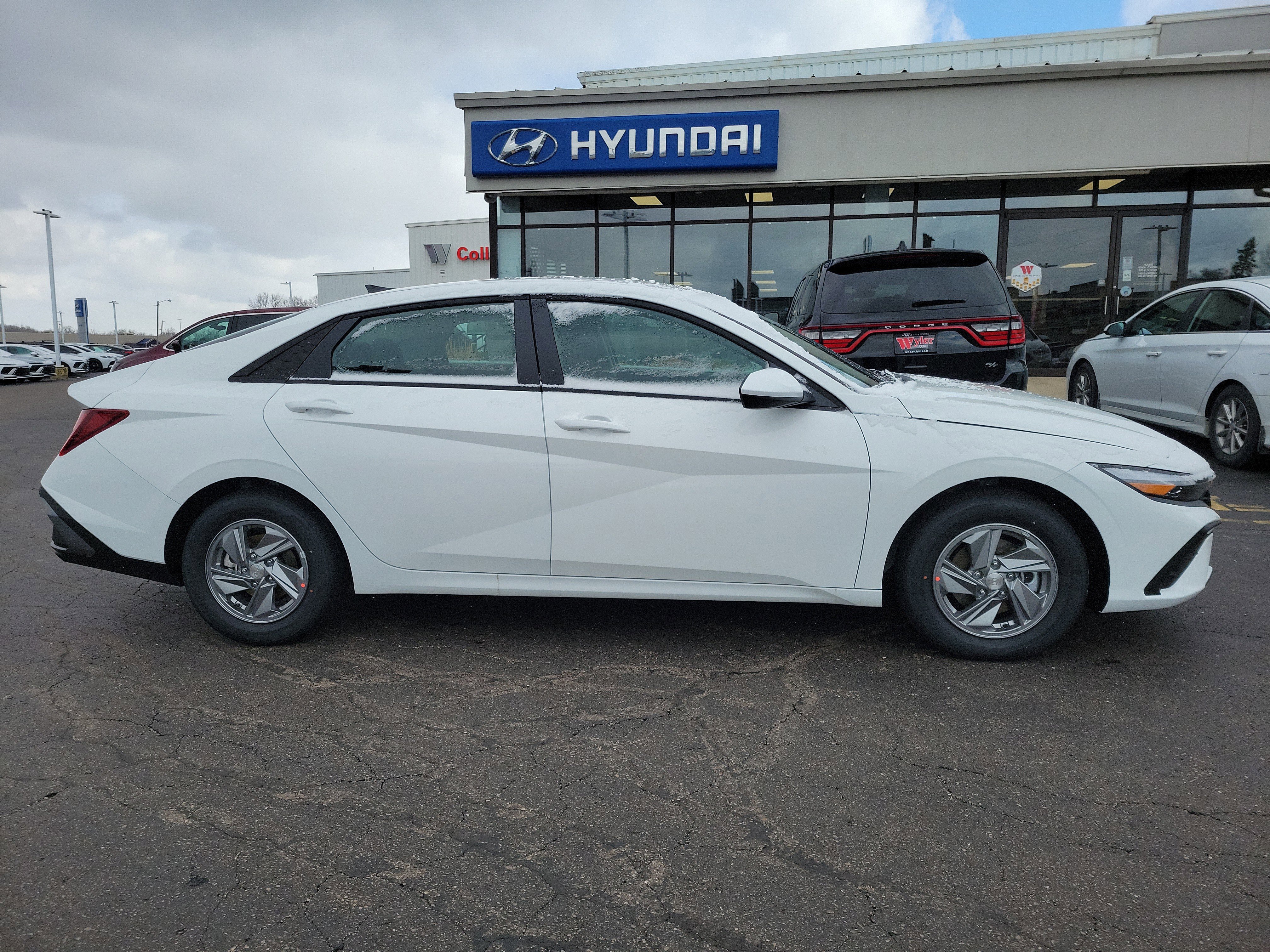 New 2026 Hyundai Elantra SE image 3