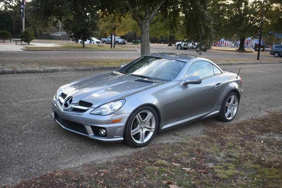 Used 2011 Mercedes-Benz SLK 350 image 2