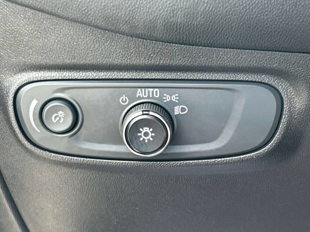 Used 2022 Chevrolet Equinox LT FWD image 28