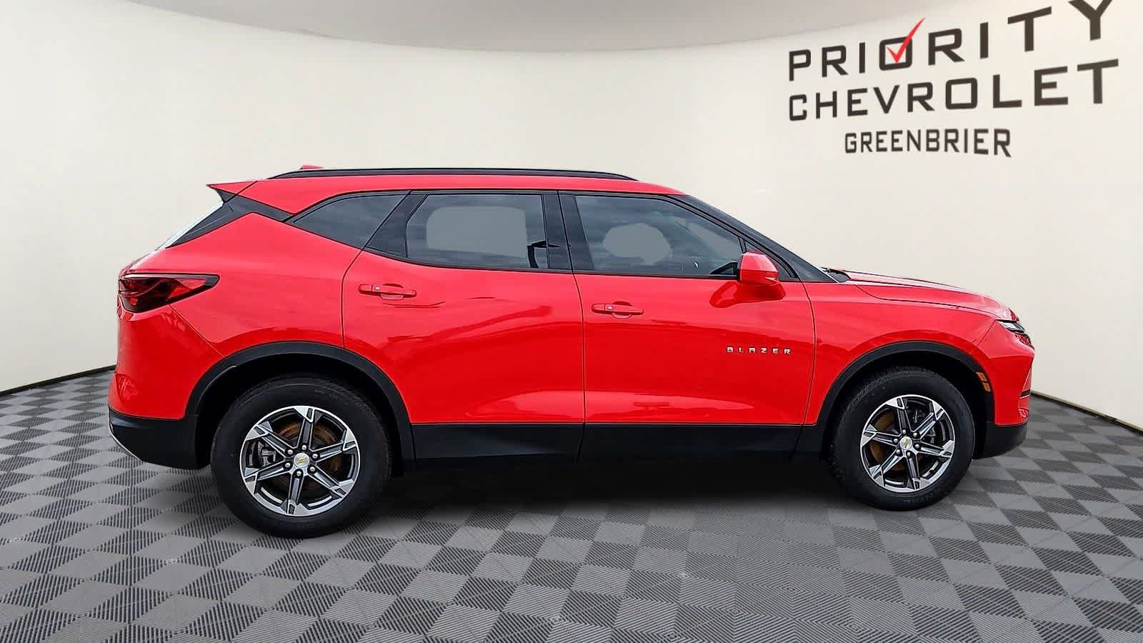 Used 2024 Chevrolet Blazer LT w/ Convenience Package FWD image 9