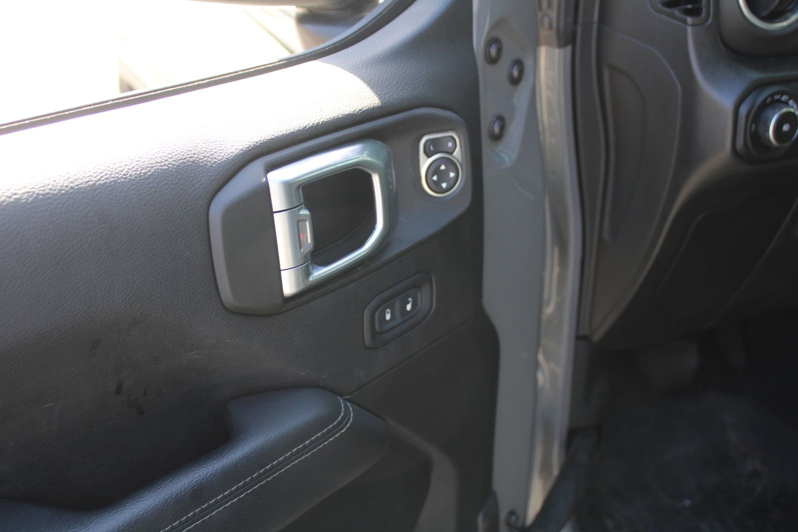 Used 2022 Jeep Wrangler Unlimited Sahara w/ Cold Weather Group image 19