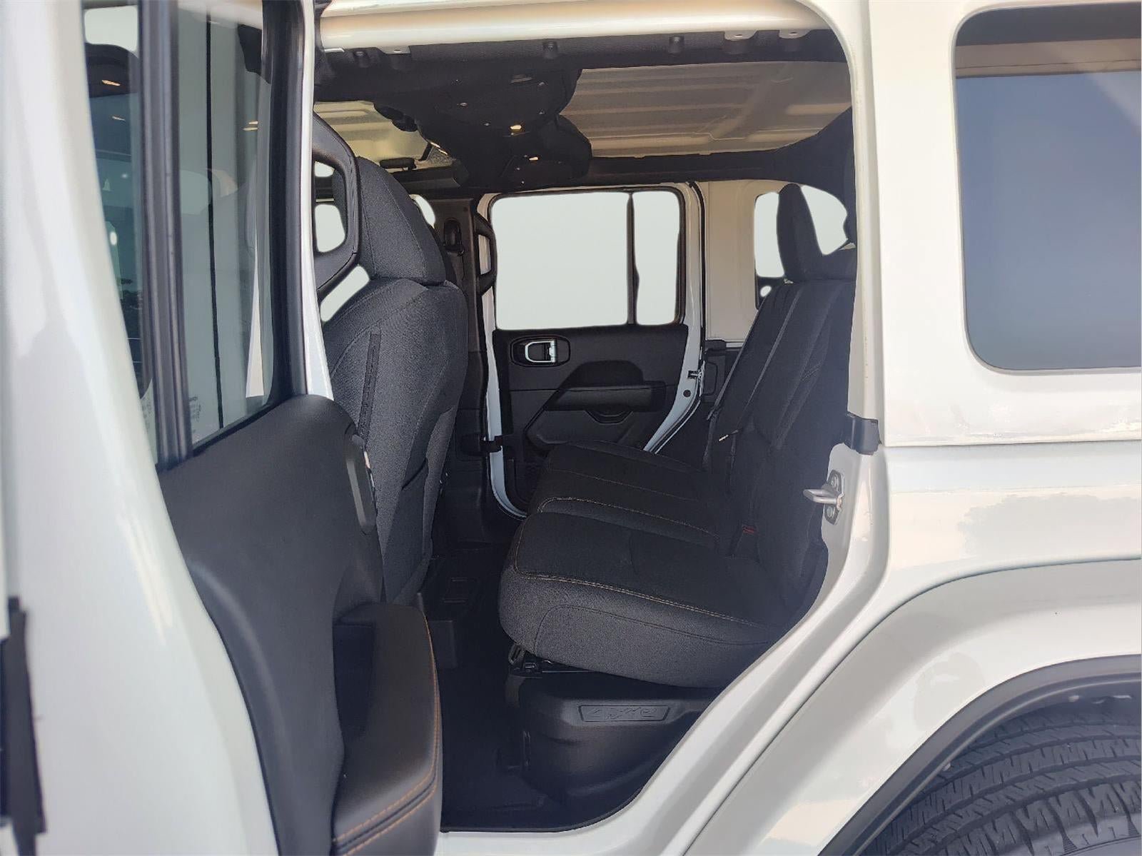 Used 2025 Jeep Wrangler Unlimited Sahara AWD/4WD image 8