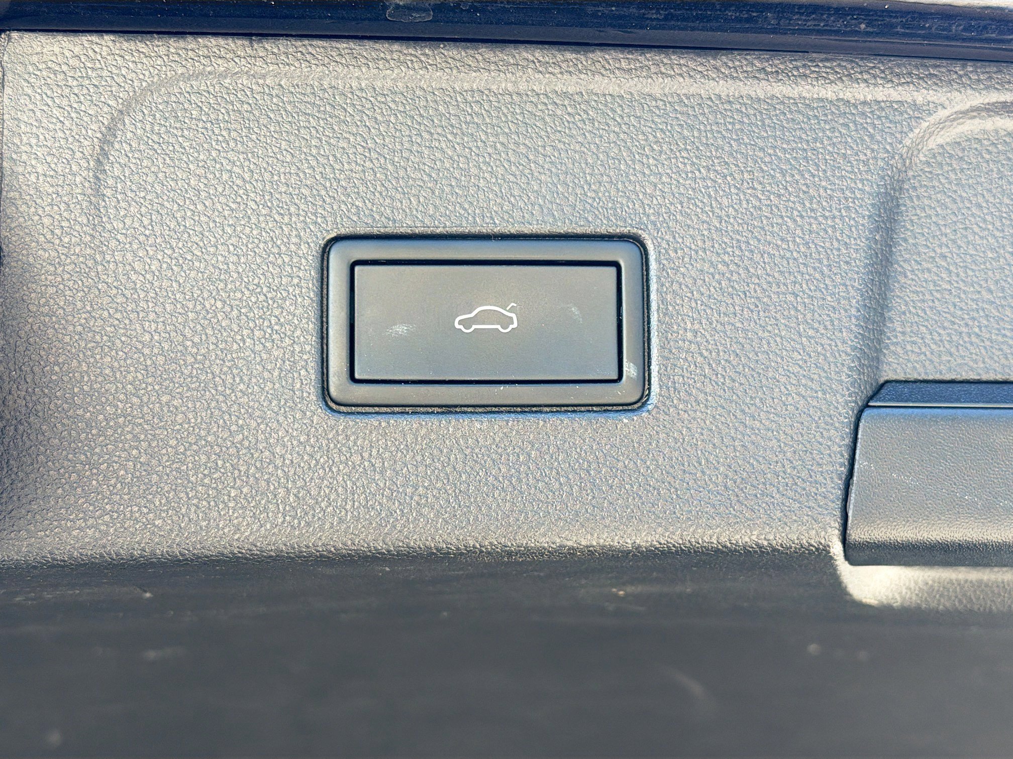 Used 2024 Volkswagen Atlas SE image 13