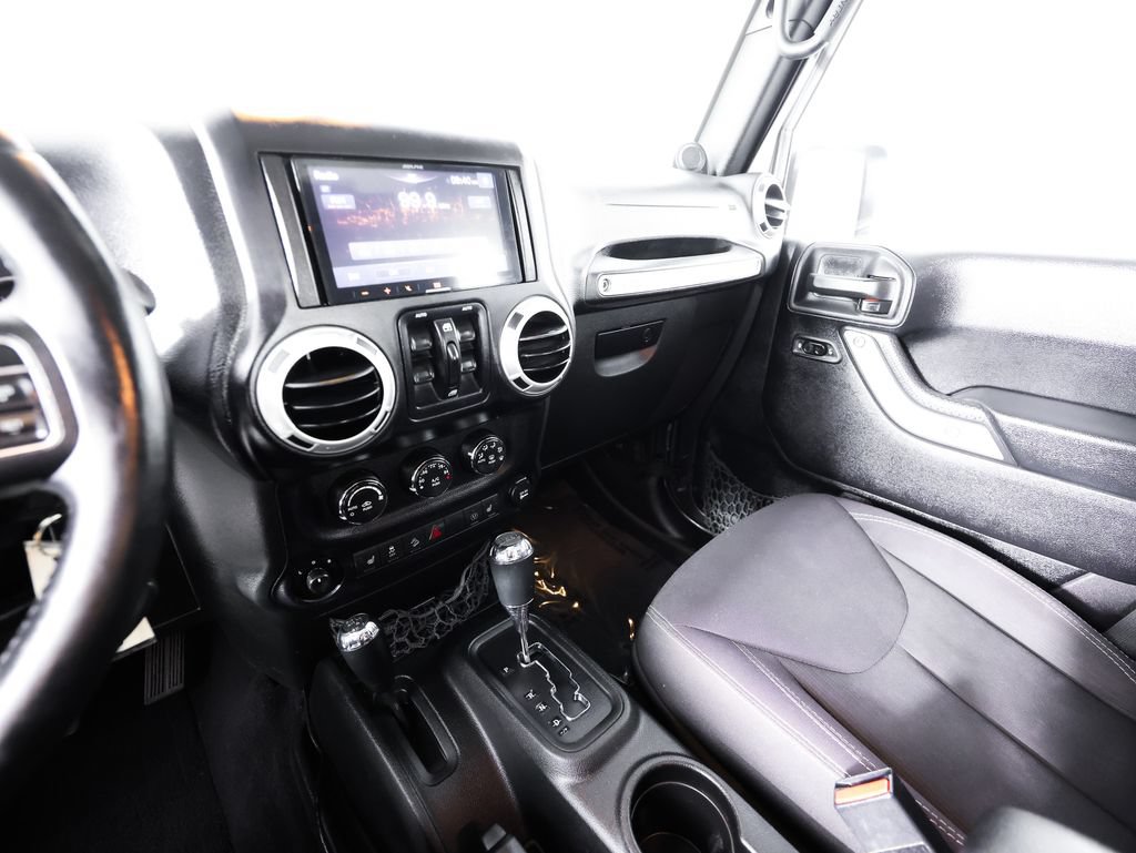Used 2014 Jeep Wrangler Unlimited Rubicon w/ Dual Top Group AWD/4WD image 31