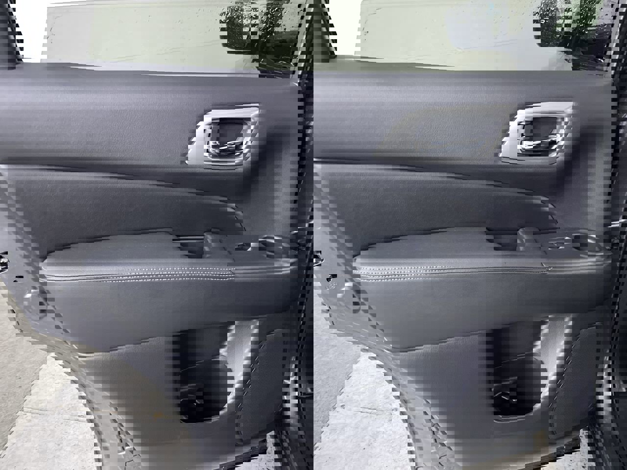 Used 2018 Nissan Pathfinder SV image 18