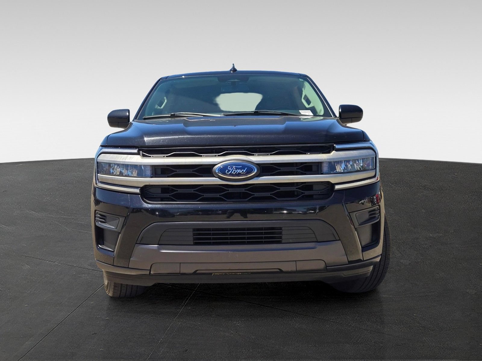 Used 2024 Ford Expedition Max XLT AWD/4WD image 2