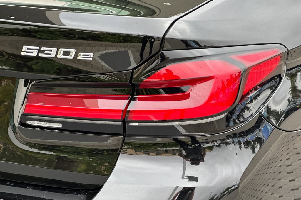 Used 2023 BMW 530e w/ Premium Package RWD image 33