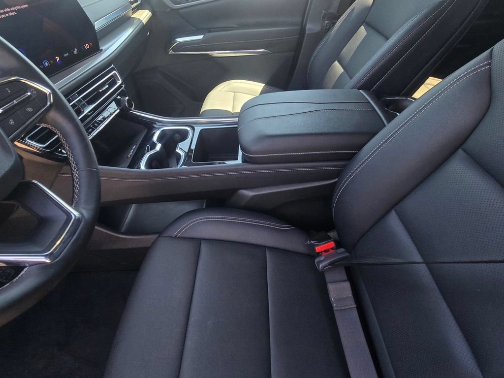 Used 2026 Chevrolet Traverse LT FWD image 15