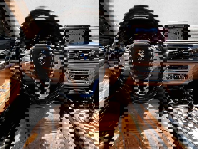 Used 2022 BMW 740i w/ Premium Package image 7