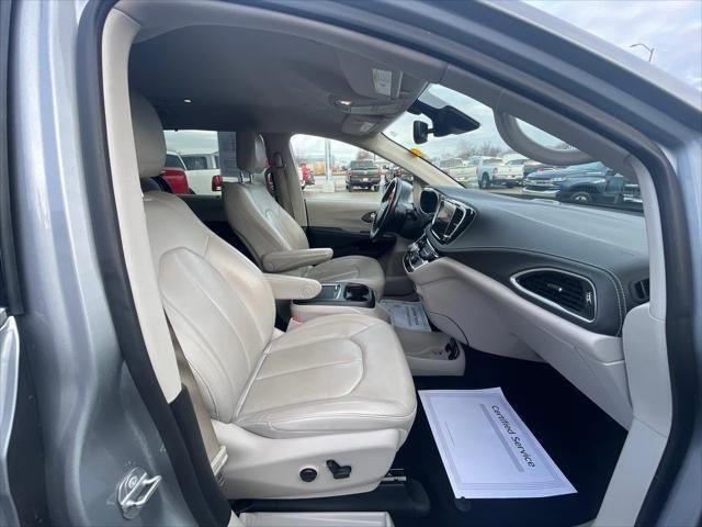Used 2021 Chrysler Pacifica Touring-L FWD image 35
