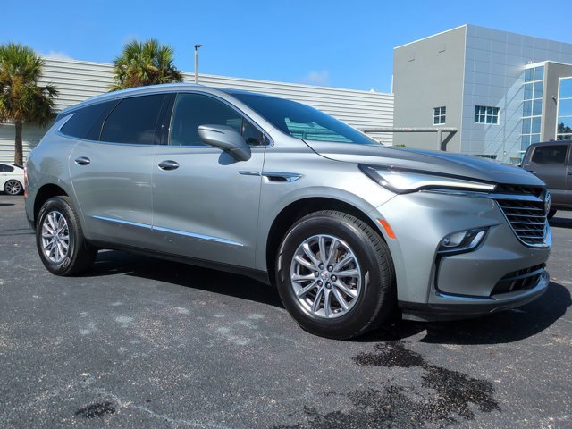 Used 2024 Buick Enclave Premium image 2