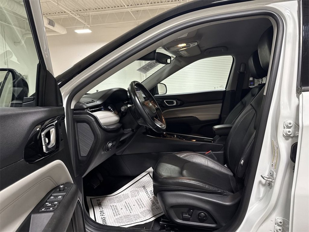 Used 2022 Jeep Compass Limited image 18