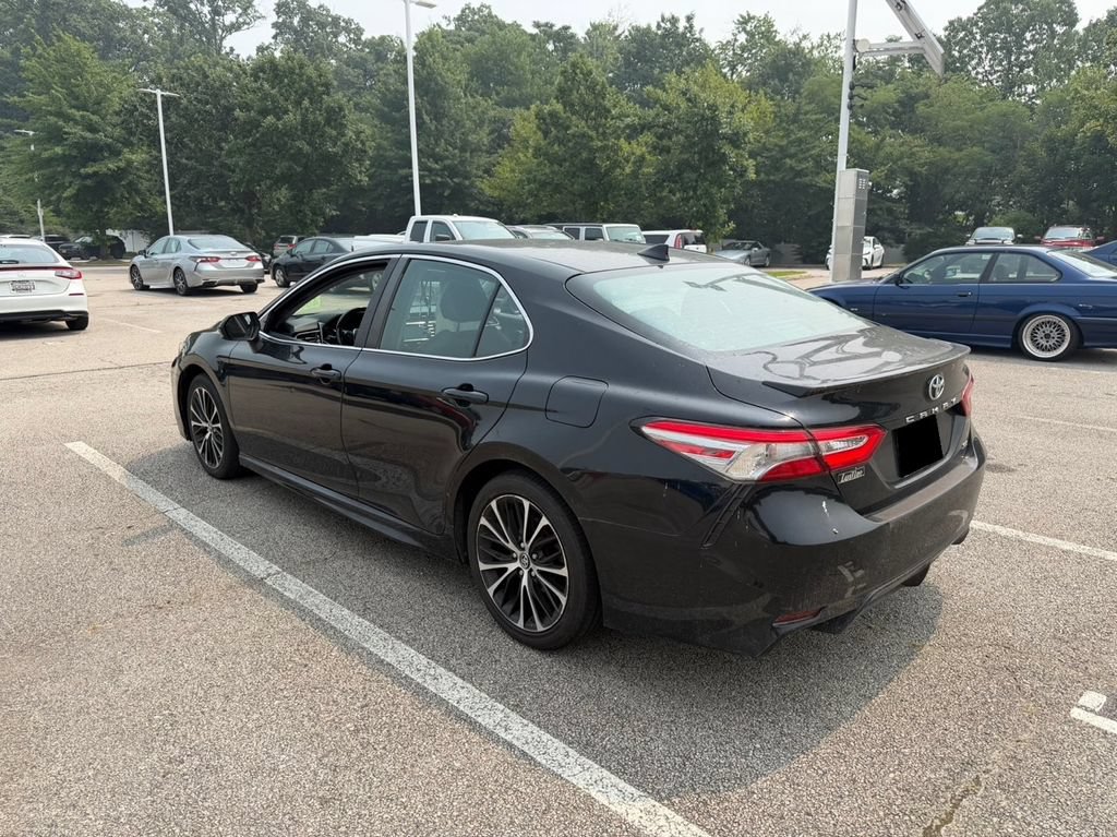Used 2019 Toyota Camry SE FWD image 4