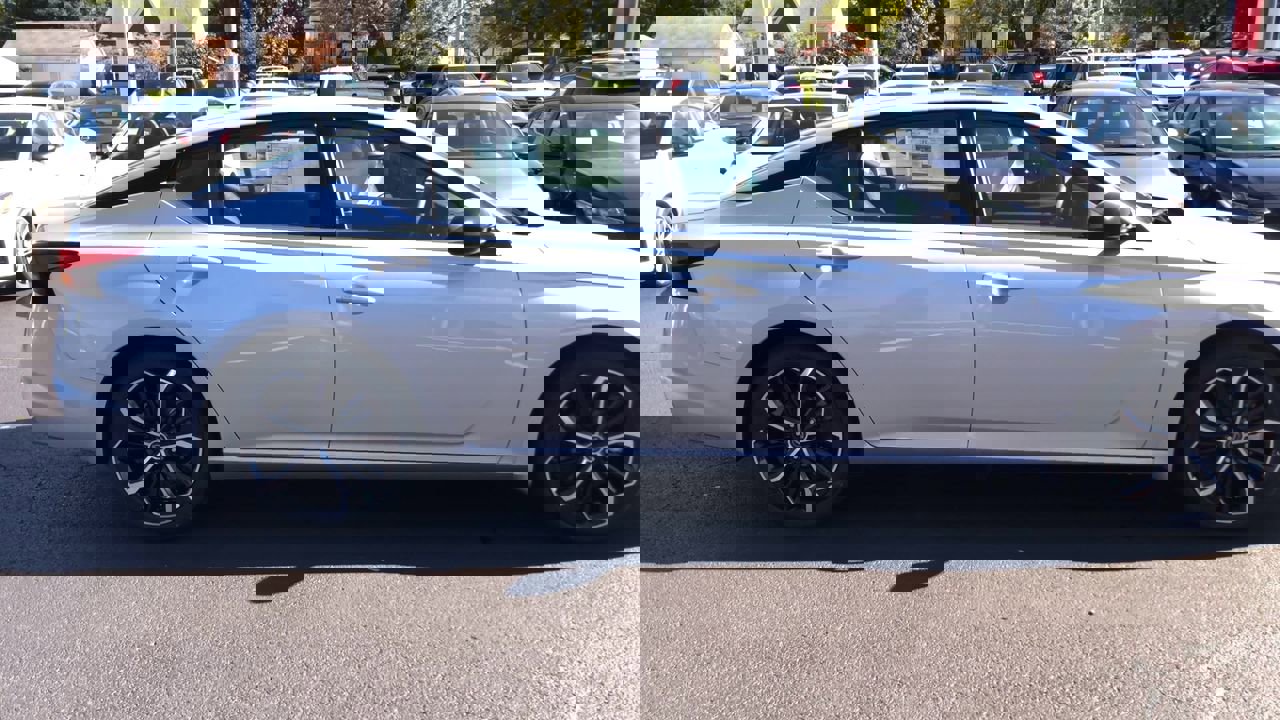 New 2025 Nissan Altima 2.5 SR w/ SR Premium Package image 9