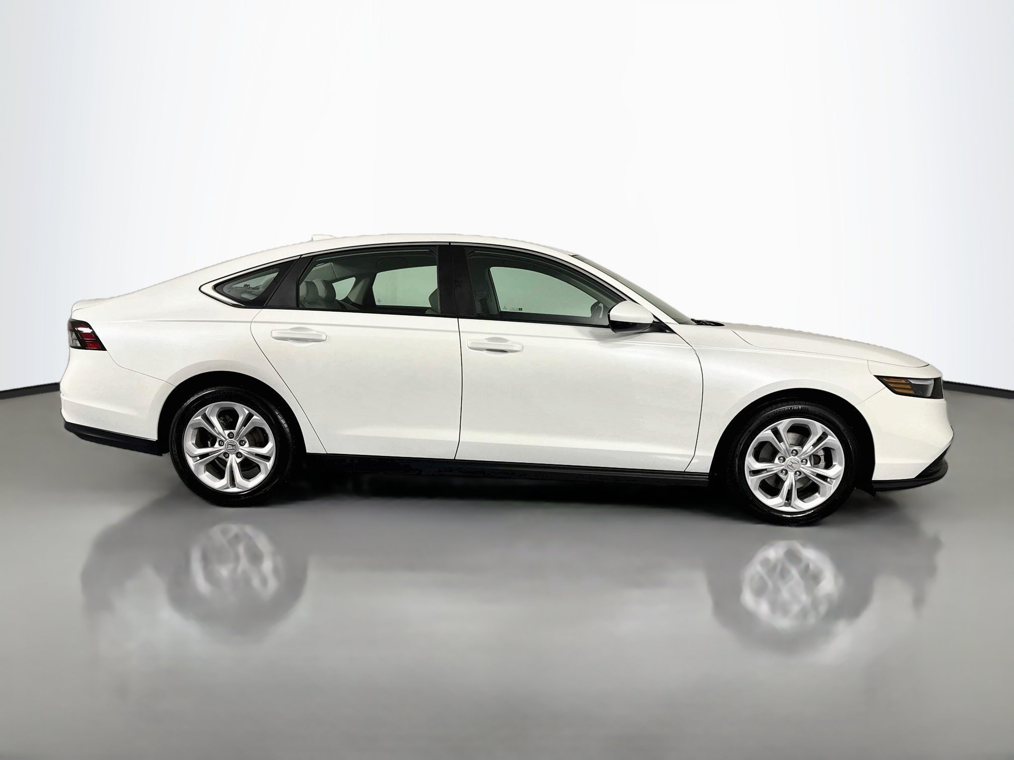 Used 2025 Honda Accord LX image 4